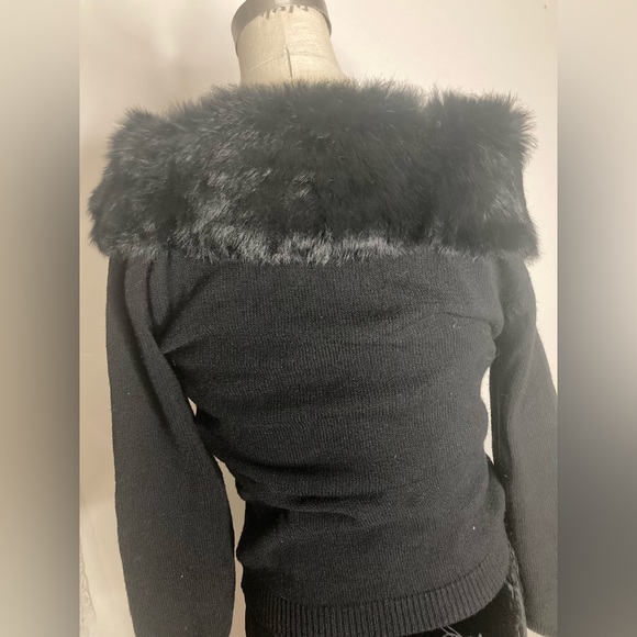 Vtg black sweater w rabbit fur trim - Picture 2 of 7